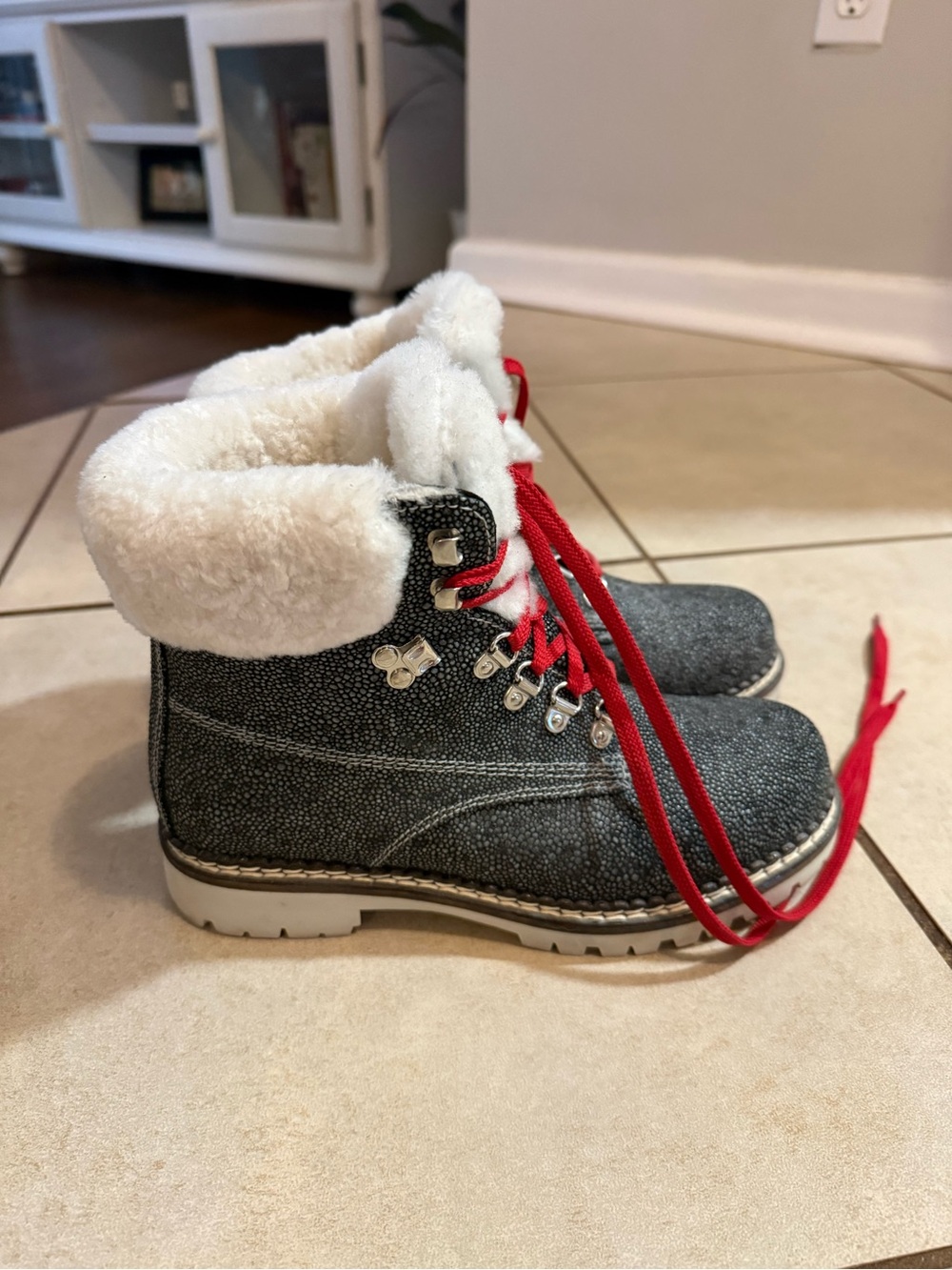 Pajar Women's Gray Ankle Boots with White Faux Fur and Red Laces